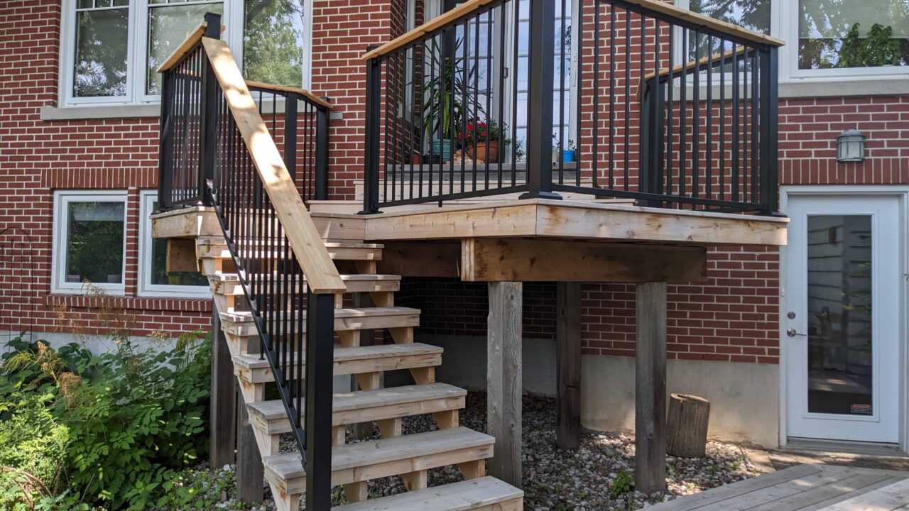 Finished Fortress black railing with cedar drink rail center view