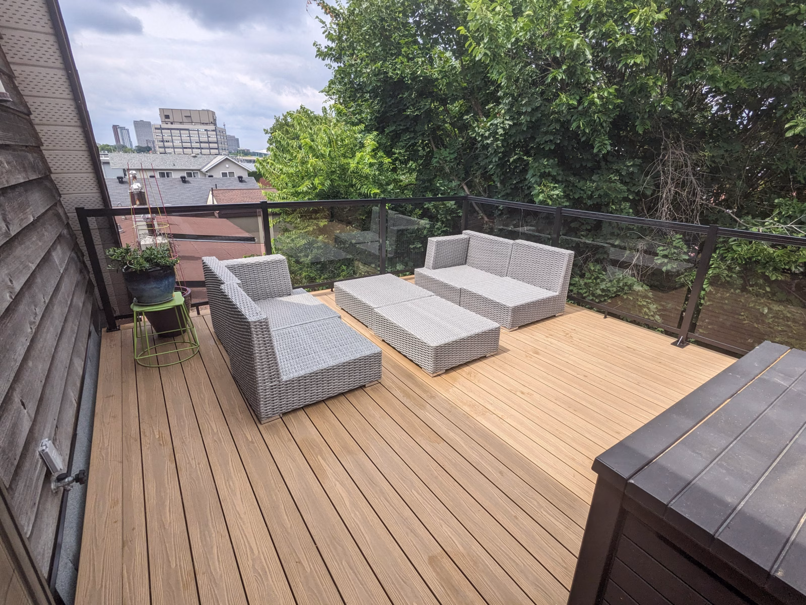 Finished Little Italy deck with Fortress Himalayan Cedar decking and black glass railing